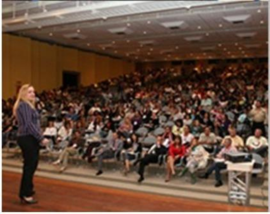 Dra. Cristina Sleiman em auditório lotado